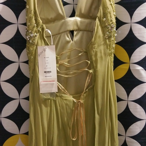 Dress - Picture 3 of 4